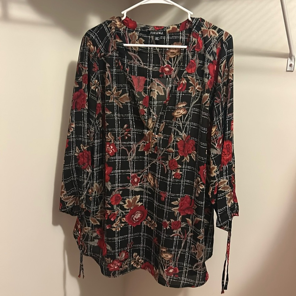 2x floral blouse